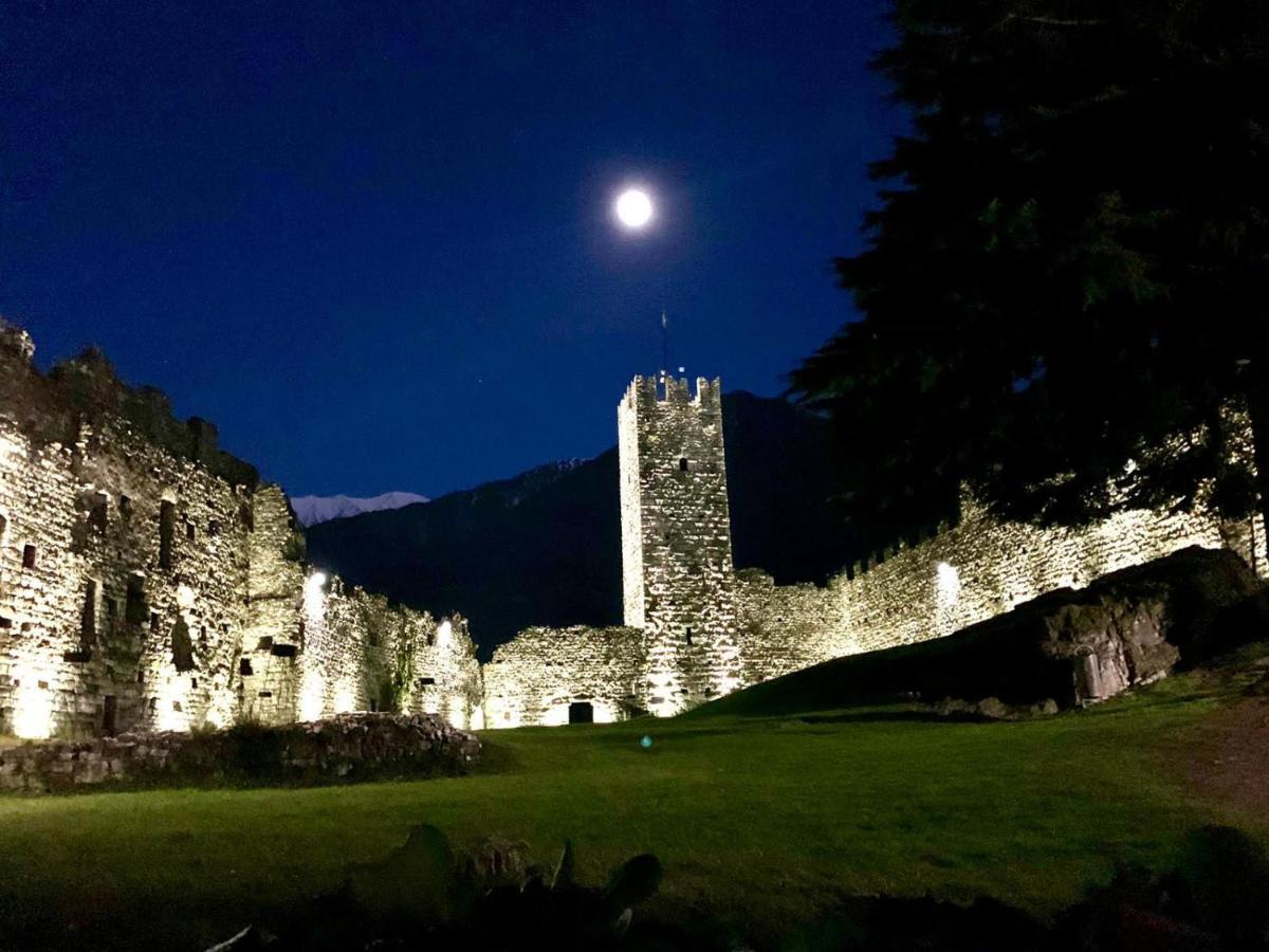 Вилла La Casa Sulla Collina Del Castello Брено Экстерьер фото