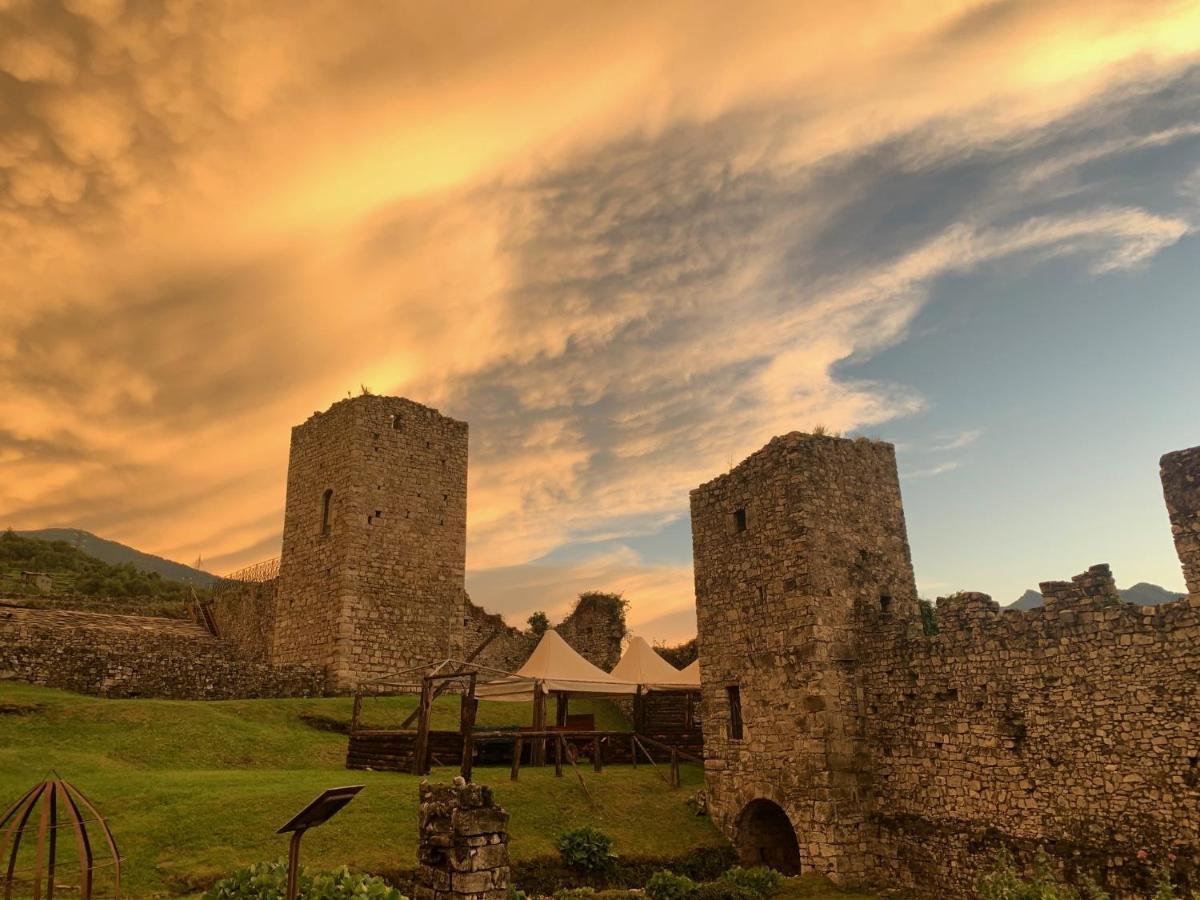 Вилла La Casa Sulla Collina Del Castello Брено Экстерьер фото