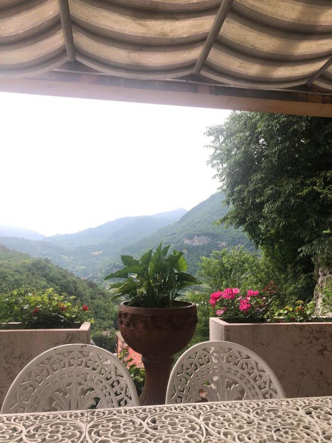 Вилла La Casa Sulla Collina Del Castello Брено Экстерьер фото